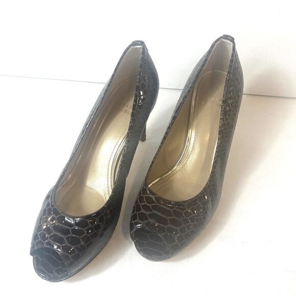 Stuart Weitzman Brown Patent Leather Pump Womens Size 7.5M Slip On Shoe Peep Toe - Picture 1 of 13